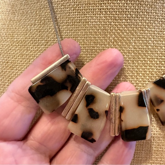 Banana Republic Necklace gold tone w/ glaucoma tortoise rectangles/ gold spikes - Picture 4 of 10